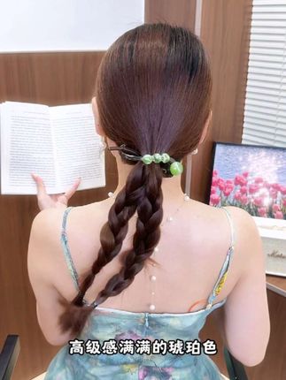 很有氛围感的珠珠扭扭夹真的美到我心里去了#头饰搭配 #发型教程 #头饰发饰真的很加分 #精致女人必备 #美出高级感
