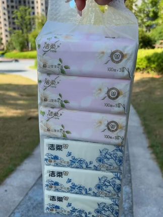 洁柔你也太会了,竟然出了山茶花抽纸,真的好闻到哭了,关键这个价就到手6大包,刷到的姐妹趁活动链接还在,赶紧整#抽纸 #超便宜超划算 #洁柔 #囤纸