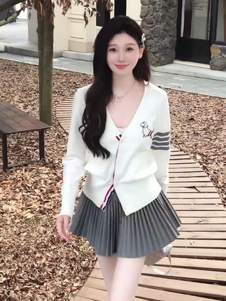 幸福是沉积模糊的玻璃#初秋穿搭 #学院风穿搭 #ootd穿搭 #减龄穿搭