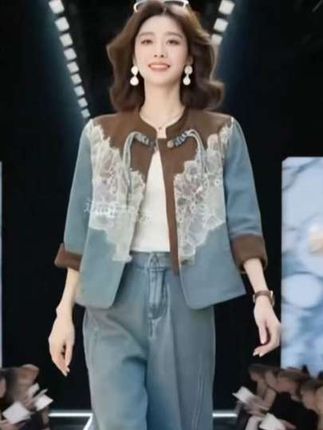 #创作灵感 设计感蕾丝拼接盘扣牛仔裤套装,春秋新款复古气质阔腿裤两件套#森系少女感穿搭#早秋贵气感穿搭#初秋一周不重样穿搭