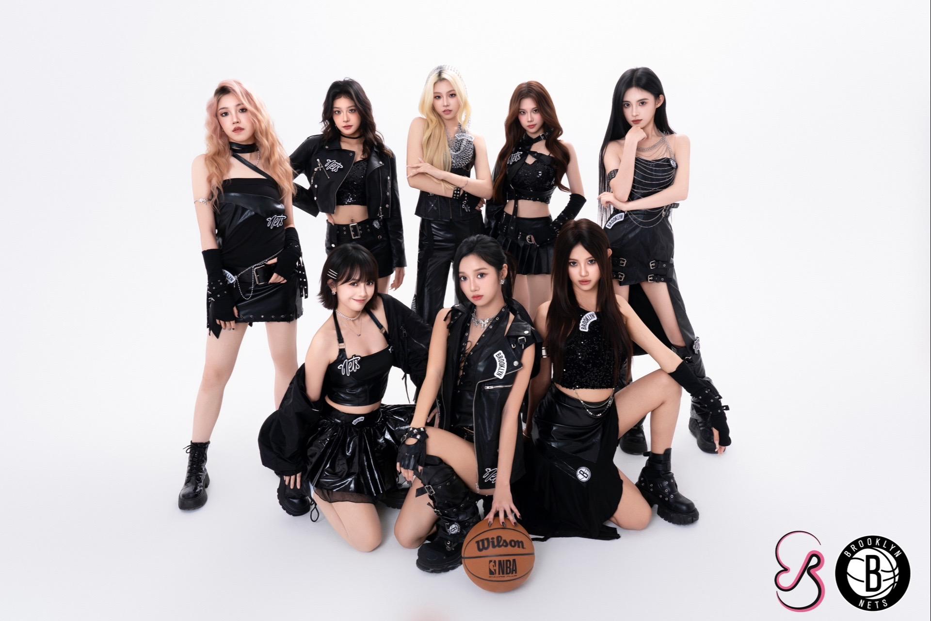 布鲁克林篮网中国官方拉拉队——Brooklyn 8正式成立! 过去这个夏天,在全国无数热爱舞蹈的女孩中,八位优秀的舞者脱颖而出成功加入篮网官方拉拉队。王珂、朱奕萌、王姝颖、吴丽华、聂嘉怡、贺京洁、陆映橙、王晟希未来将亮相巴克莱中心,用融合布鲁克林的激情与东方文化的表演成为连接球队与中国球迷的桥梁。#布鲁克林篮网