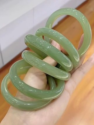 #湖水绿手镯 #湖水绿 #手镯 #和田玉 #高货品质