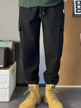 兄弟们,这条工装裤真的太帅了,它是那种特别简约的设计,而且上身之后会显得腿很直很长,不管你是日常出行还是上班通勤,都可以轻松驾驭。赶紧叫上你的小伙伴一起入手吧!