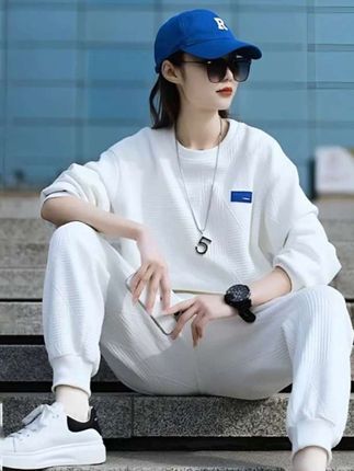 白色休闲运动套装2025新款秋季女高级感时髦洋气减龄卫衣两件套#套装#休闲穿搭 #时尚穿搭 #运动套装女装