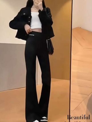 秋冬显瘦必备鲨鱼微喇裤,姐妹们一定要去试一下,他真的是上身舒服又显瘦。#显高显瘦显腿长 #鲨鱼裤 #百搭神裤 #显高显瘦穿搭 #微喇裤