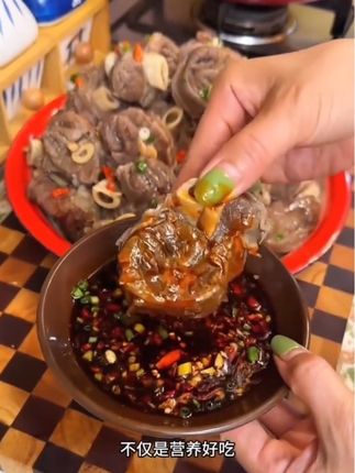 来自内蒙古的羔羊#羊腱子肉 ,我家已经回购很多次,像牛腱子一样漂亮,汤鲜肉嫩还不膻,无论是拿来煲汤还是像我这样红烧都非常好吃!#草原美食 #大口吃肉 #真材实料才能做出好味道 #羊小腿