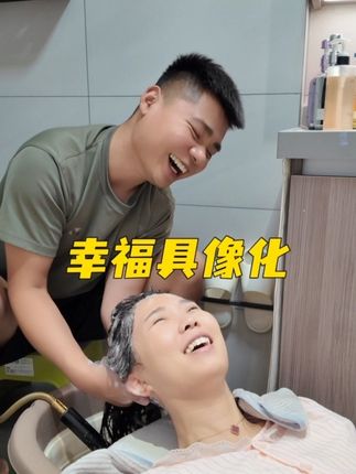 看过很多评论,大家都说好像只有我赌对了。其实也正是因为他好,才会义无反顾,下定决心认可那段黑暗的日子。#婚姻 #爱你的人永远知道怎么爱你 #夫妻日常