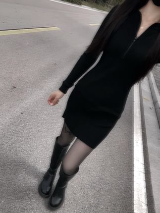 一个不聪明的女人,不会打麻将,不会聚会,不会喝酒,也不会跳广场舞,最重要的是还不会讨好人,以后老了可怎么办呀…#穿搭 #辣妹穿搭 #梨形身材穿搭 #显高显瘦显腿长 #今天穿什么