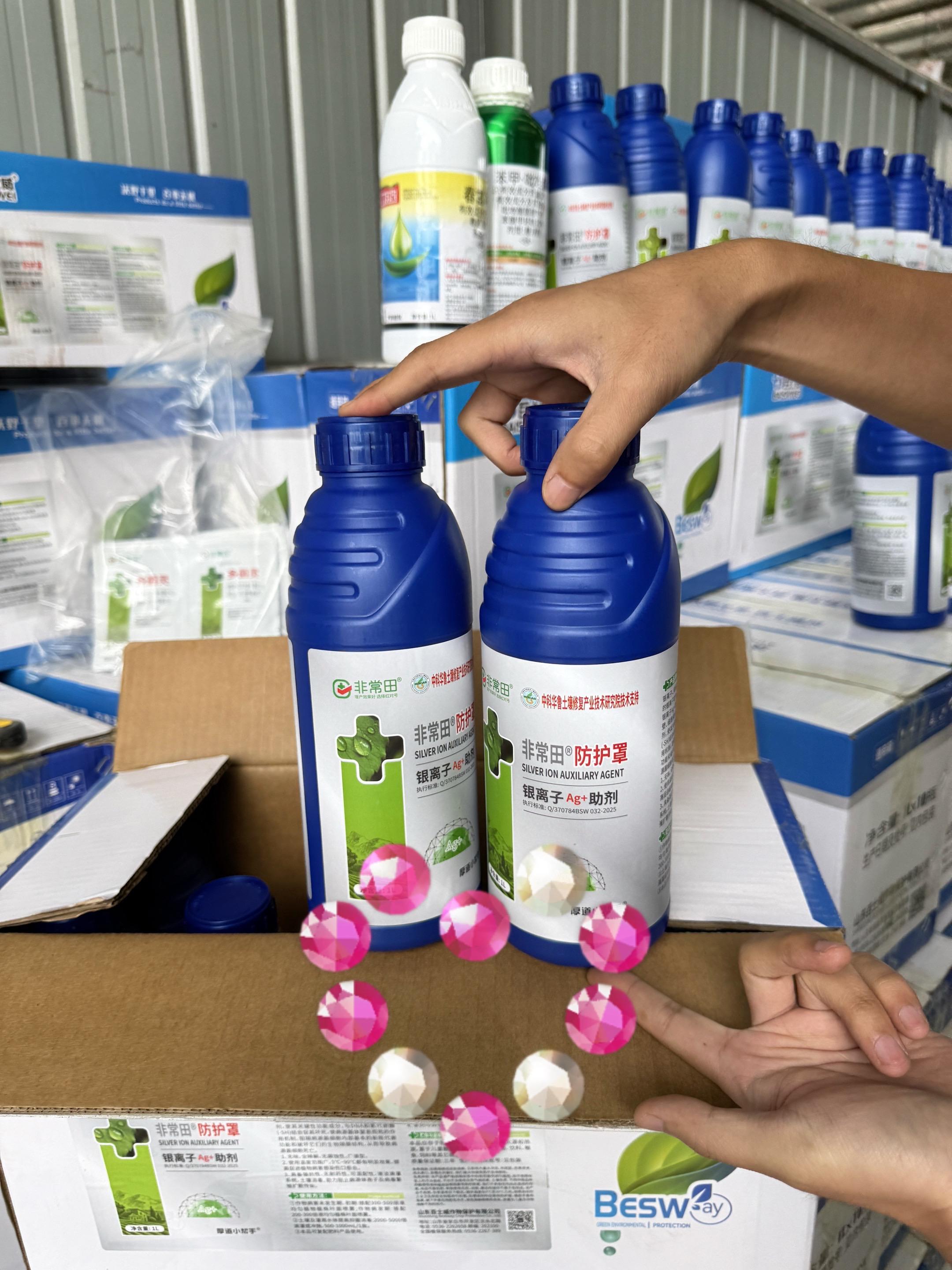 挑战全网超牛的杀菌配方,真菌、细菌、病毒通杀,比你现在用的苯甲比唑酯和春雷霉素强多了!你是不是觉得,苯甲比唑酯只杀真菌,春雷霉素只防细菌,混着用又麻烦又费钱?试试这款超厉害高品质防护罩,它的抗菌效果是普通的几十倍以上,锈病、白粉病、夜斑病、炭疽病、软腐病、烂果病、粒枯病、霜霉病、枯萎病、病毒病…… 这些常见病害全能搞定!1 公斤能兑 1000 斤水,今天打下去,明天就能看效果!现在厂家新店开业,保证正品,还搞限时秒杀活动。需要的农友别犹豫,赶紧点视频左下方小黄车抢福利!#霜霉病 #非常田防护罩 #炭疽病 #根腐病 #叶斑病