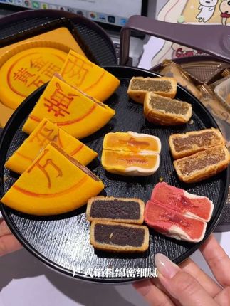广式流心味刻凡月饼,黄金万两双层提篮礼盒,多种口味,中秋送礼超合适!#强烈推荐 #月饼 #好物推荐🔥 #抖音推荐好物