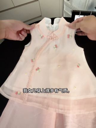 巨巨巨好看的国风古色两件套,上身满满仪式感!#生女儿就是用来打扮的 #女童穿搭#女童国风套装 #高品质童装 #国风古韵