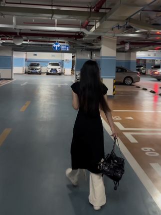这谁还能看出微胖~#穿搭 #连衣裙 #休闲穿搭 #显瘦穿搭