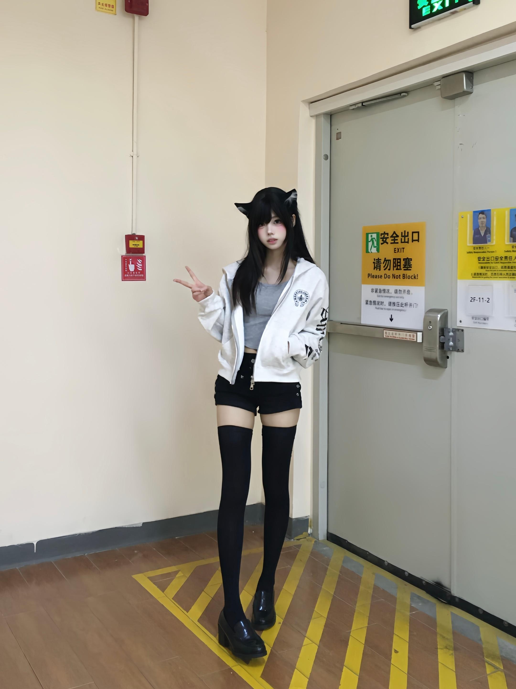 喜欢你逐渐为我放下底线的样子#穿搭 #ZZHKA外套