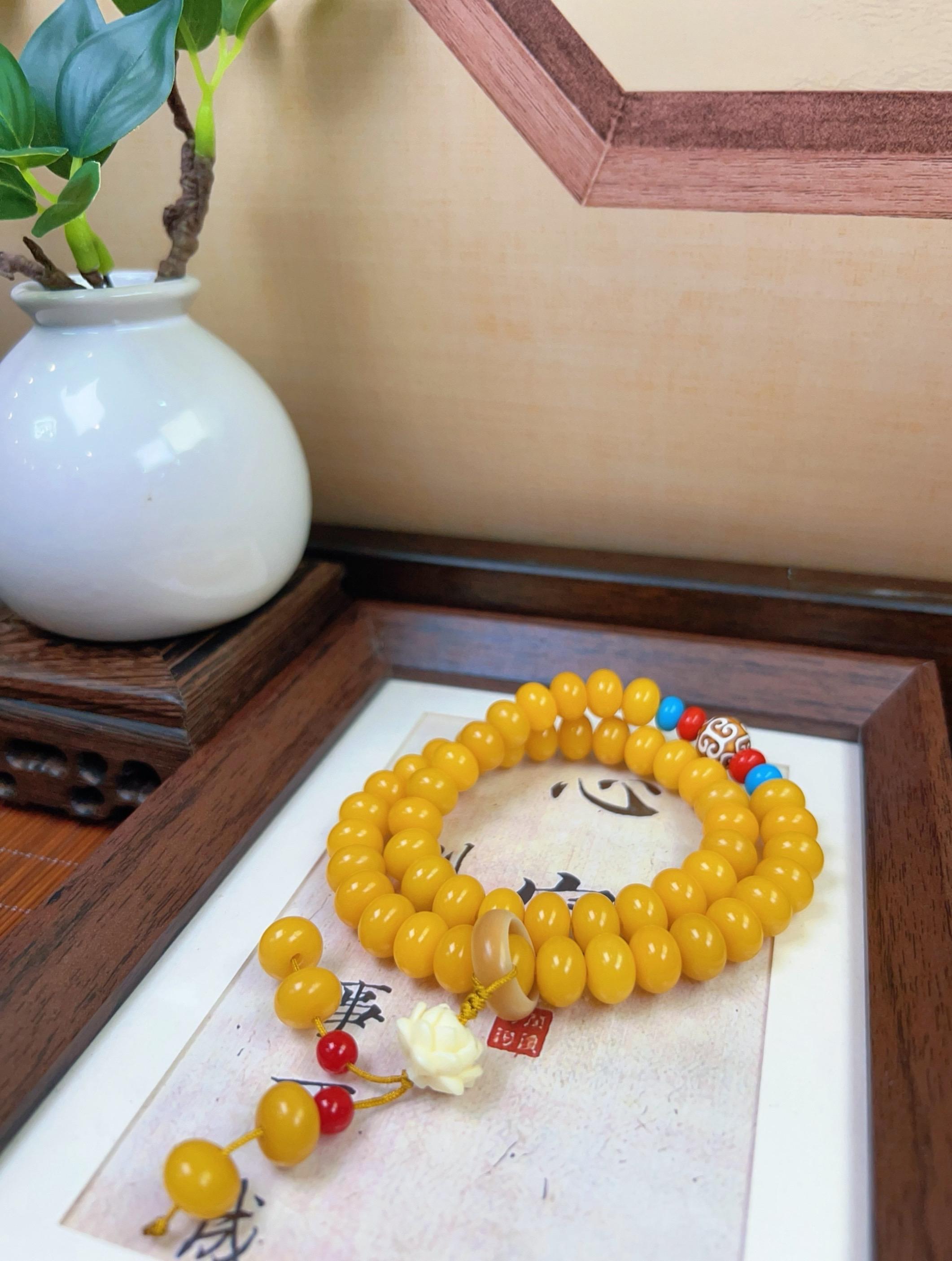 《金玉满堂》海内存道皆可通,山高水远不难过#菩提根 #菩提手串 感受到喜悦也别太执着,凡事随缘最为美,坐看云卷云绕,尽是平淡生活里的风景
