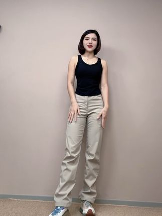 魔力薇薇家这款软壳冲锋裤又卖爆了,立体剪裁专业三防运动面料,穿起来巨巨巨显瘦超级显腿长#冲锋裤 #软壳裤 #防风裤 #显瘦显高显腿长 #户外穿搭