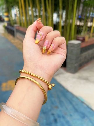 新入手的的两世欢手镯手链,真的太好看了,戴上简单又百搭不挑年龄,这个质感和光泽度都很绝!!#首饰分享#爱了 #首饰佩戴