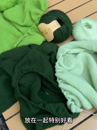 绿色系合集。织一条绿色系三角围巾,为明年的春日做准备。同款线店铺里浅秋哦。具体教程在首页置顶第二个视频。  #绿色系#织围巾#羊绒围巾#我的手工作品
