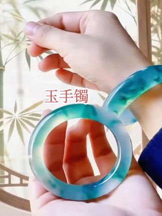 古话说:戴金显富贵,对玉保平安, 玉因人而润,人因玉而雅,有镯在手,有福相守,女人手腕上不能没有玉镯哦!#女人饰品#女人饰品首饰#玉手镯