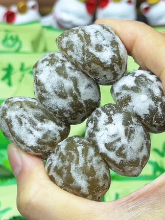 自从家里备了这个青梅果,吃大餐再也不用担心了,它酸甜可口、颗粒饱满,酸酸甜甜好味道,一天吃两颗,可不要贪吃哦#青梅果 #酸酸甜甜爱上你 #你也来试试啊 #大餐后的救星#酵素梅