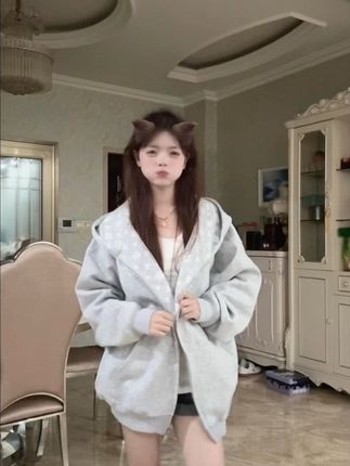 今日穿搭:亿万少年的美式印花外套👌#萱堡摇