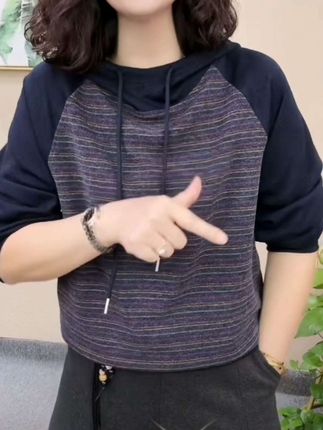 #连帽衫 #上衣穿搭 ##高级感穿搭 ##优雅气质 #时尚减龄