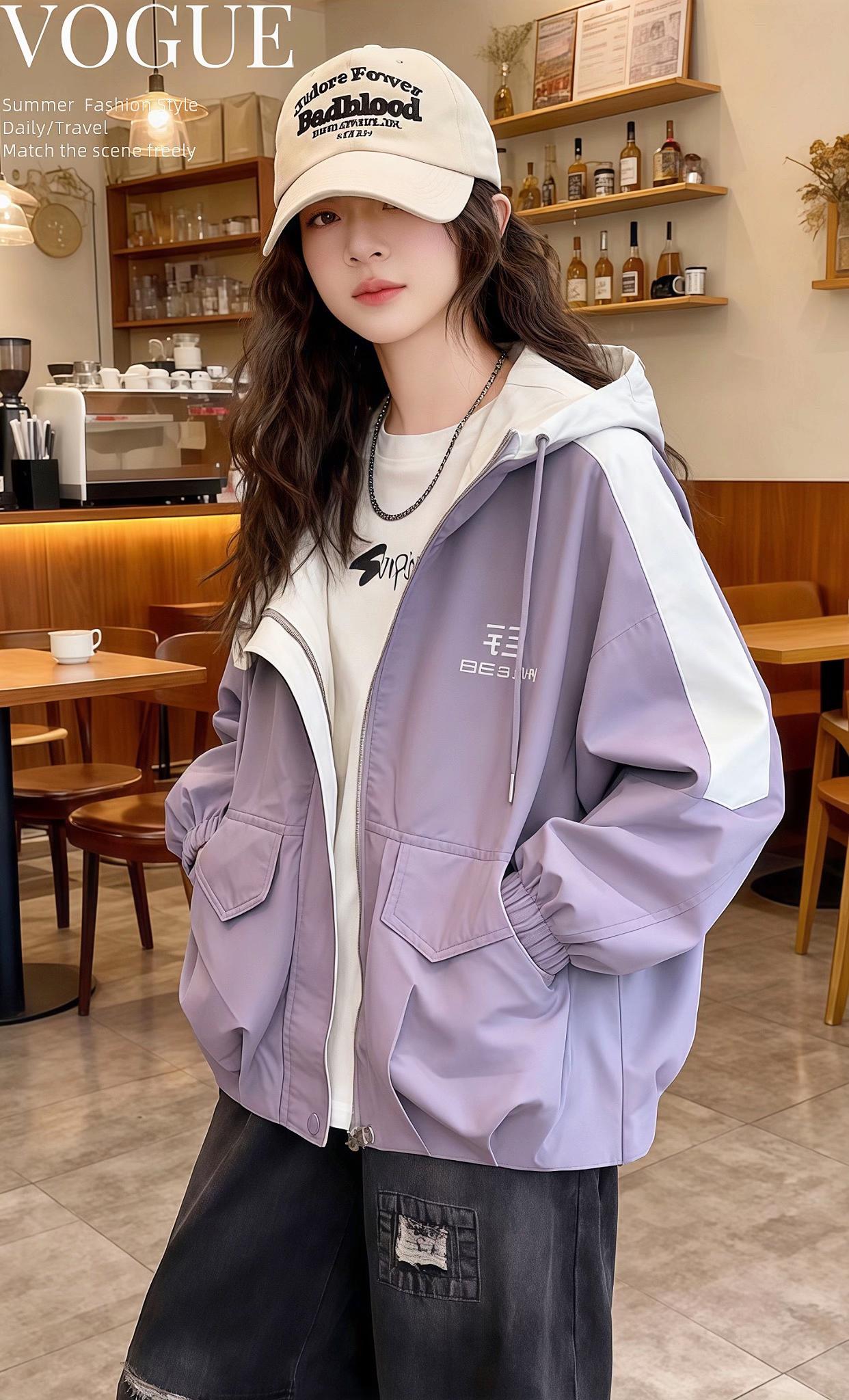 2025女童冲锋衣,秋日洋气战袍!宝妈们快看这款木木屋2025新款女童冲锋衣!高饱和撞色拼接+立体剪裁,大童穿秒变潮酷小达人,出门回头率爆表! 面料是防水防污黑科技,牛奶打翻、雨天溅泥一擦就干净,懒妈狂喜。内里加柔绒内胆,防风又保暖,早晚温差大也不怕着凉。袖口下摆弹性收口,跑跳玩耍不灌风,隐藏大口袋还能装小玩具。 春秋单穿、初冬叠穿都合适,一衣穿三季超划算!尺码全到170cm,从小学穿到初中没问题。现在入手还能赶上秋游穿搭,#毫不费力地打开初秋穿搭#早秋韩系氛围感穿搭#女童时髦穿搭攻略#女童外套 #女童冲锋衣 @抖加🔥上热门🔥dou+🔥热点宝 @抖音创作小助手