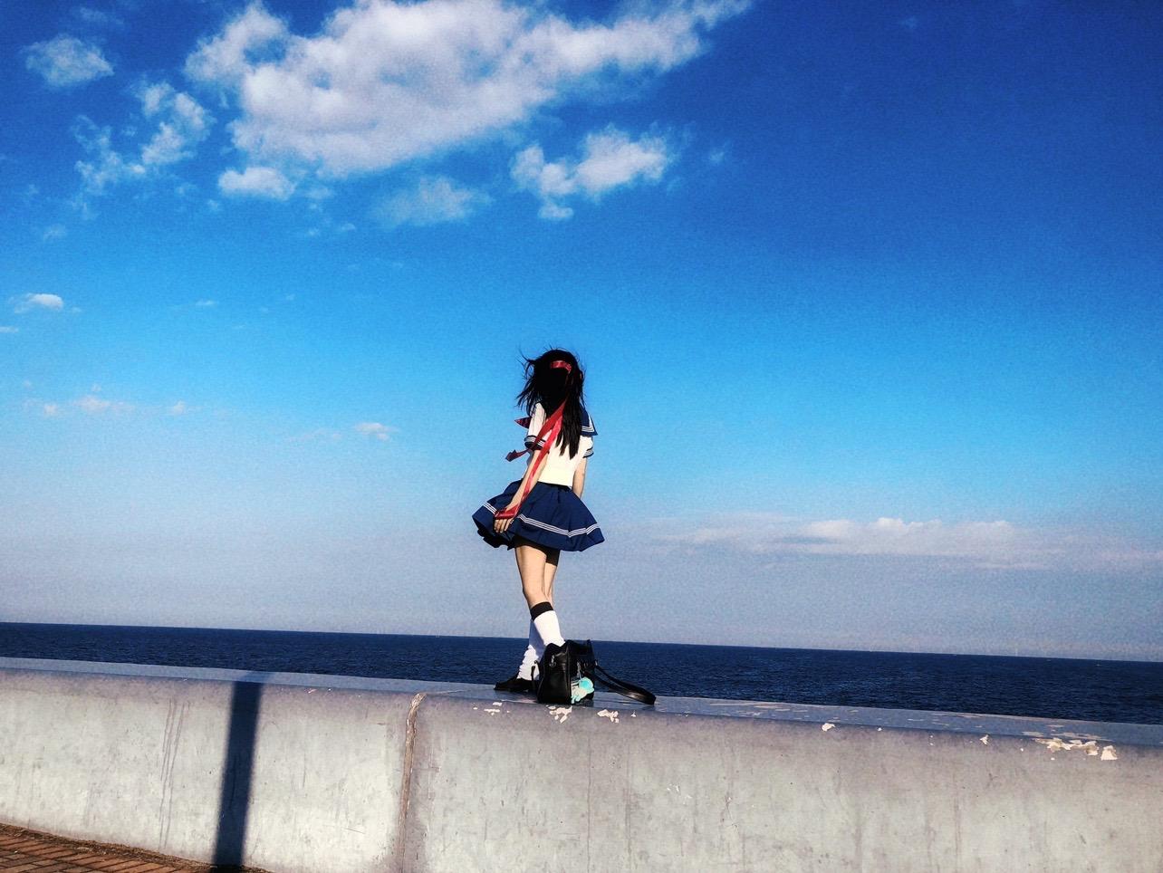 我们不停地追逐着,那消失而去的航迹云。 #jk#日系#氛围感#滤镜
