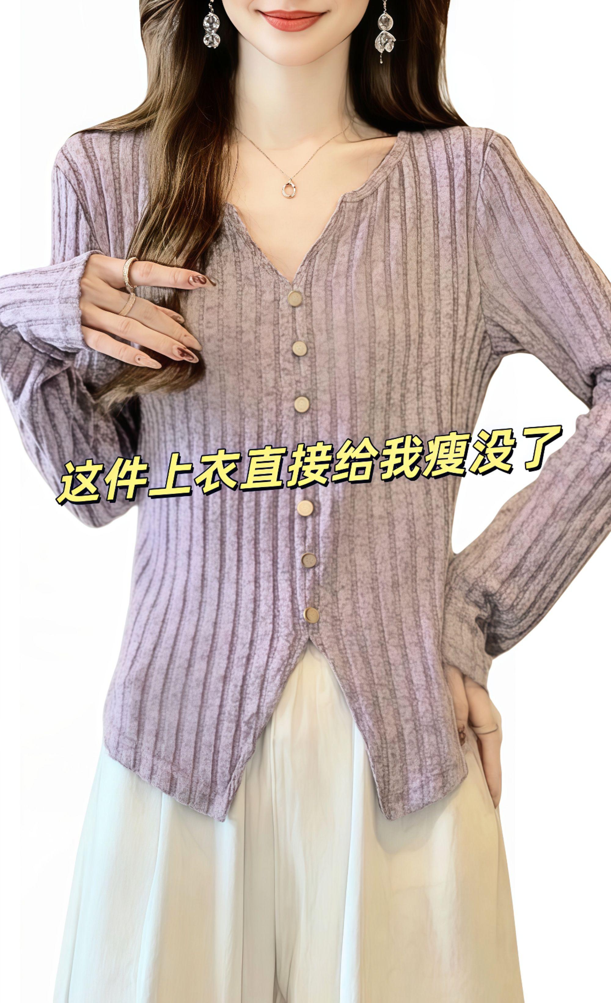 一眼心动的藏肉针织衫|大码女孩也能轻松显贵 自带设计感的长袖针织衫,简直是大码姐妹的显瘦神器!恰到好处的版型悄悄藏住小肉肉,勾勒出利落线条,视觉显瘦不止一点点~ 春秋季穿它超实用,内搭打底温柔利落,外穿单穿自带慵懒氛围,无论是通勤风、休闲风还是甜妹风,都能轻松hold住,真正的百搭不挑人! #穿搭 #显瘦穿搭 #大码女装 #早秋不费力显贵穿搭 #轻松拿捏慵懒风穿搭 @DOU+小助手