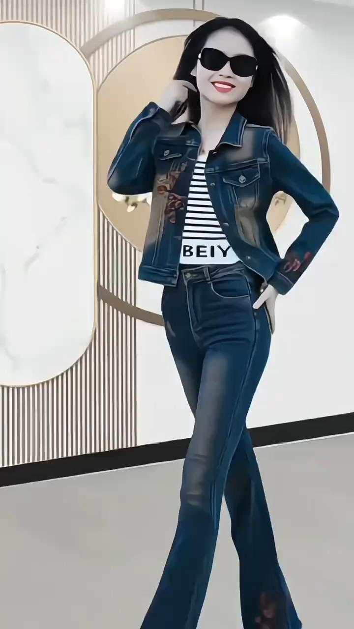 2025春秋新品刺绣女牛仔弹力时尚套装修身外套配微喇叭裤减龄大气#张予曦毕雯珺真拍了红裙抱 #深情眼 #张予曦 #毕雯珺