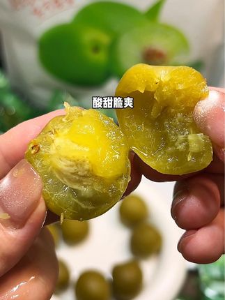 天气热的时候来两颗酸甜#脆青梅 真的好过瘾啊!一口爆汁酸酸甜甜的巨好吃 #味可庄园 #青梅 #解馋 #好吃到停不下来