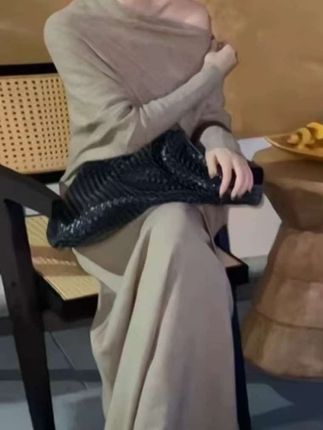 #上热门 秋季新款露肩蝙蝠袖坑条针织上衣+显瘦半裙套装