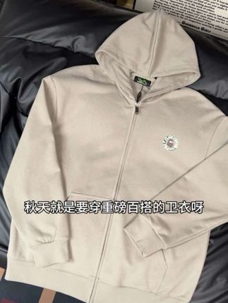 秋天就是要穿重磅百搭的卫衣呀#今天穿什么 #秋冬穿搭新鲜感在线 #卫衣 #潮牌男女同款 #开衫外套