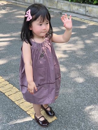 花一百万培养孩子 不如留一百万给他过日子 如果孩子不是学习的料 那就守好你家庭的财富 不要被教育割了韭菜 教育已经和房产、医疗一样 成为普通家庭返贫的主要原因 如果你还生活在 “再穷不能穷教育”的幻想里 你一定会被资本利用 成为别人收割你的工具#我的女孩 #养孩子的意义是什么