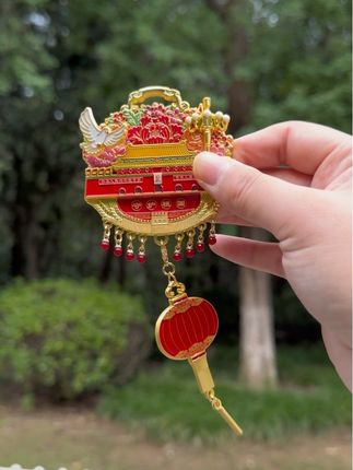 谁懂啊!这枚冰箱贴把家国情怀焊在生活里了,金属质感超绝,拿在手里沉甸甸的很有分量。#纪念章 #冰箱贴#不忘初心 #热爱祖国 #我爱我的祖国
