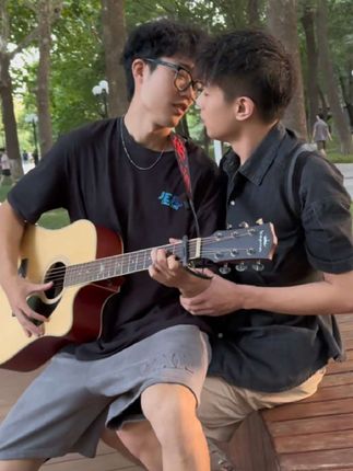 在你身后,时间都温柔了,哥哥#吉他弹唱#抽象#爱情#搭讪#中国传媒大学