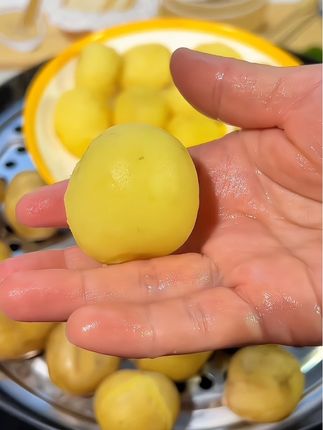 这是湖北恩施的黄心小土豆,粉粉糯糯的怎么烧都好吃#美食教程 #小土豆 #强烈推荐 #恩施小土豆 #优质农产品