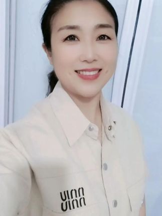 69年的鸡,转眼间我们都老了,愿我们余生平安健康,事事顺心如意!#不惧时光优雅到老