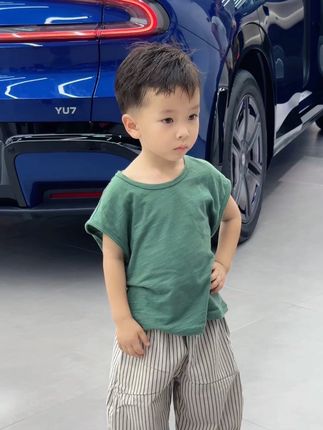 他不会是被宠坏的孩子 他只会是在爱里长大的宝贝 我仍会相信 “幸福的童年会治愈一生” 他会知节懂礼谨言慎行也会勇敢拼搏且独立 父母给予他的爱 将会是他一生的财富和底气 #我的男孩 #高品质童装#夏季穿搭 #男童穿搭#人类幼崽又奶又酷穿搭