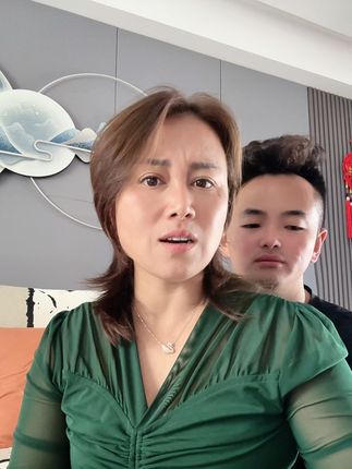 小鸡腿来了、它是紧致抗皱,补水保湿,淡化细纹、抗衰 老的、经常熬夜类大干皮类,你就用它.……保养老样子,不保养样子老、对吧姐妹、做个精致的女人、不要做个黄脸婆呦#变美变美 #为秋冬干燥肌肤保驾护航#抗皱紧致护肤品推荐#纪录美好生活