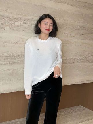 谁能想到一件基础白T,能把“简约高级感”玩得这么绝! #预制国庆出游穿搭 #内搭外穿都好看 #春秋穿搭 #显瘦穿搭 #穿搭