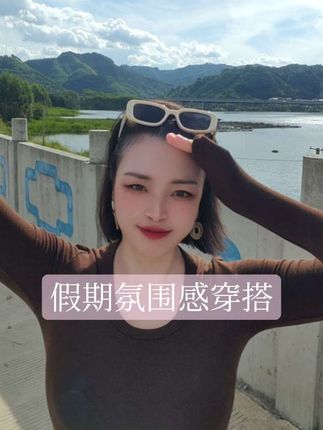 国庆出游必须穿上我最显瘦的打底衫😝 #打底衫 #美拉德穿搭 #假期氛围感穿搭#微胖显瘦穿搭 #手臂粗怎么穿