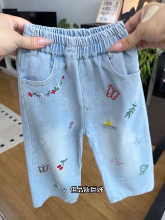 女孩子一定要穿一次这种刺绣直筒牛仔裤,显高显瘦又显腿长,关键品质巨好,妈妈们趁反季抓紧给娃提前安排上。#高品质童装 #百搭裤子 #童裤 #女童牛仔裤 #女童牛仔直筒裤