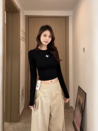 果然穿搭的尽头还得是极简啊#简约穿搭 #辣妹穿搭 #好身材好气质 #梨形身材穿搭 #拽姐穿搭