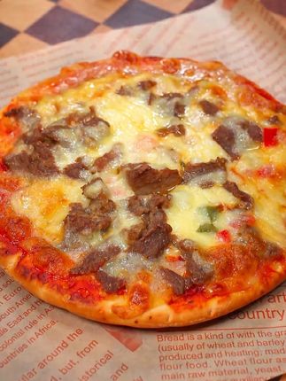 家人们!别总带孩子去外面吃披萨了,在家几分钟就能搞定,好吃又实惠,关键在外面吃一份的价格,在家都能吃五六顿了。#大人小孩都爱吃 #披萨 #皇家小虎披萨 #好吃到停不下来