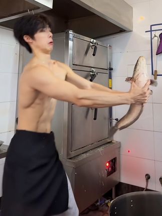 到点了 该吃夜点心了#反差 #少年感 #男大