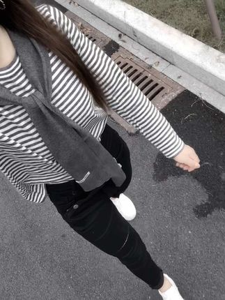 我不会撒娇,不够温柔,不会说好听的话,不会巴结人,脾气倔嘴硬,除了逞强就是故作冷漠,所以这样的我会有人喜欢吗...#今日穿搭 #随意穿搭 #小子穿搭 #小个子显高显瘦穿搭