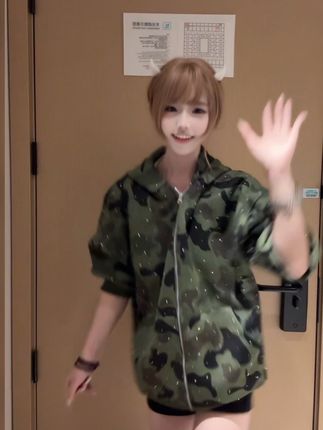 依旧恶魔角😈 #马克华菲探险者手表#慢摇 #Evan摇4 #反差萌 #ootd穿搭