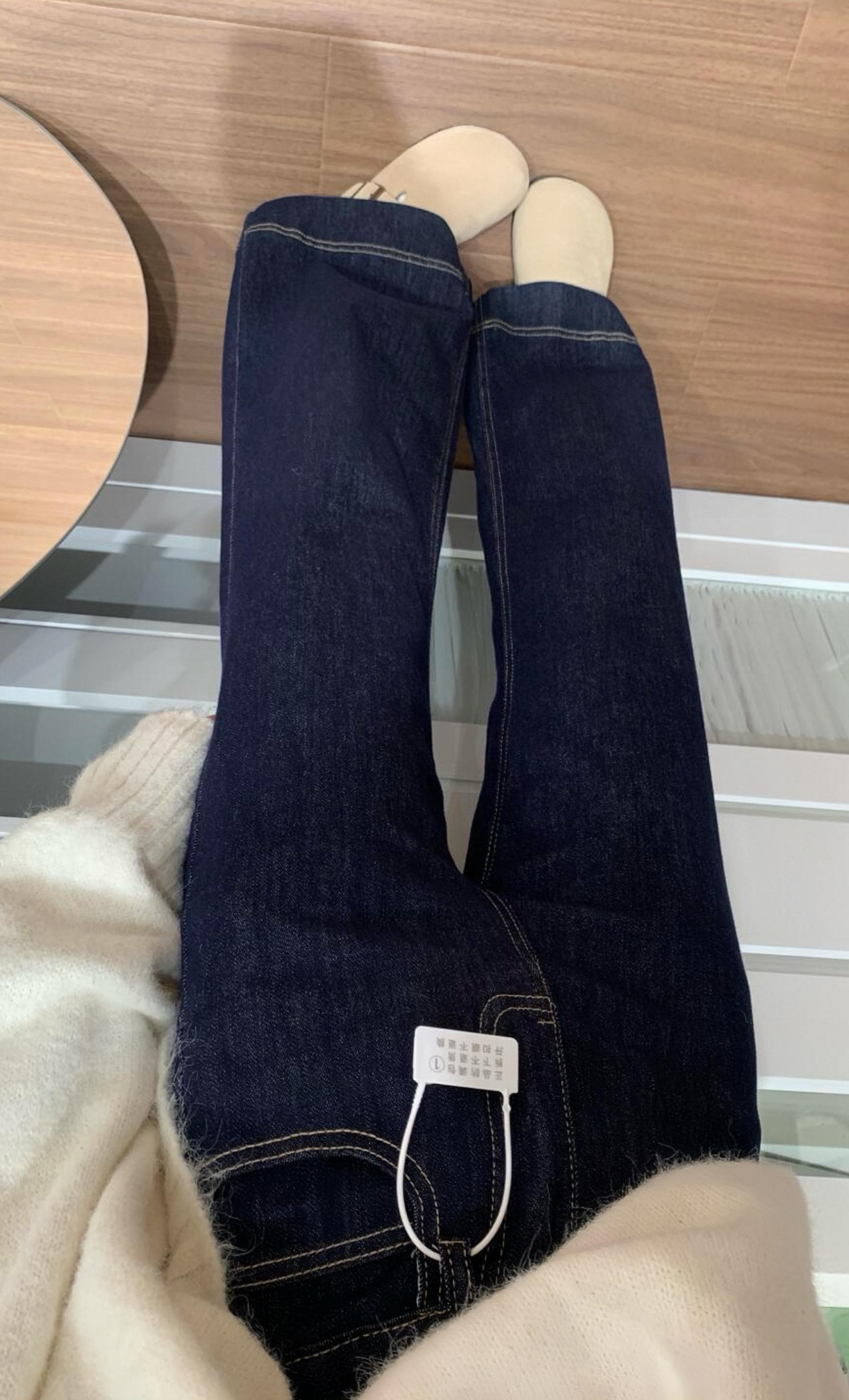 不贴腿的微喇裤 才是梨形身材的神裤! #梨形身材穿搭大赏 #百搭神裤 #微喇裤 #显高显瘦显腿长 #秋季穿搭