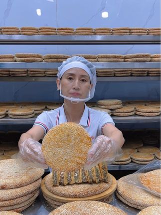 #传统糕点 #五仁月饼 #软糯香甜 #小时候味道 #民间传统美食
