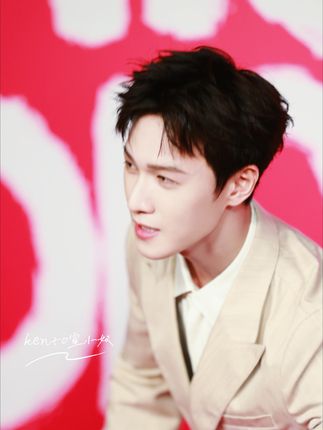 0912李昀锐上海Dior 定点拍照~“大家好,我是演员李昀锐” 熟悉的挑眉打招呼,好帅 🉑二传🈲二改 #李昀锐 #言尚 #尚公主 #Dior #林晏 @李昀锐Lin